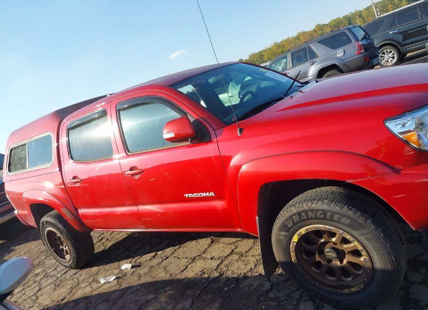 Photo 13 of 2014 Toyota Tacoma PRERUNNER V6 (VIN 5TFJU4GN8EX056039)