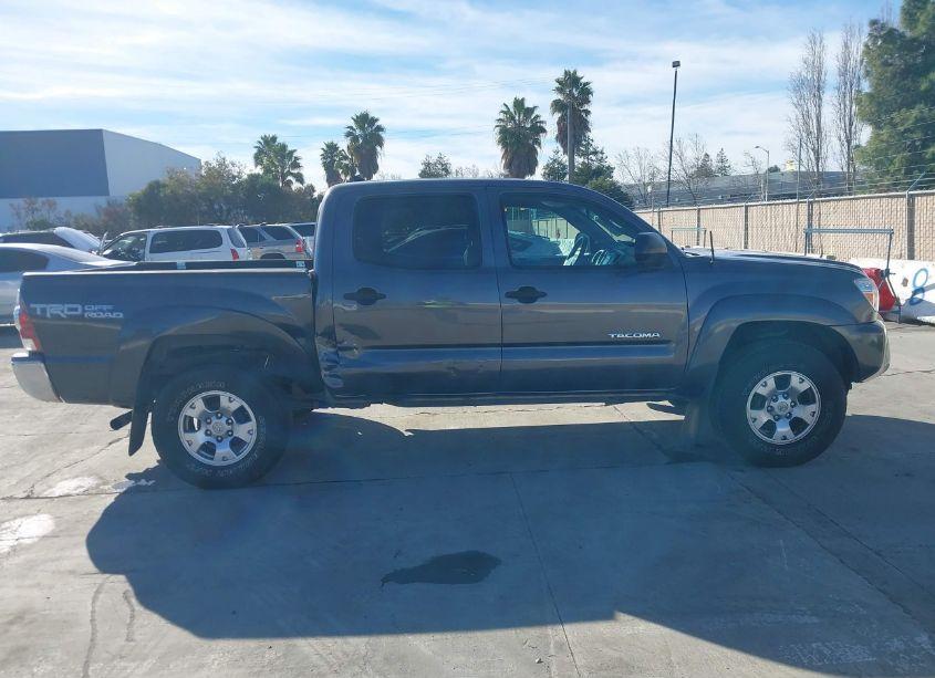 Photo 13 of 2015 Toyota Tacoma DOUBLE CAB PRERUNNER (VIN 5TFJU4GN8FX081699)