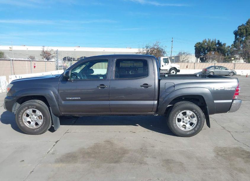 Photo 14 of 2015 Toyota Tacoma DOUBLE CAB PRERUNNER (VIN 5TFJU4GN8FX081699)