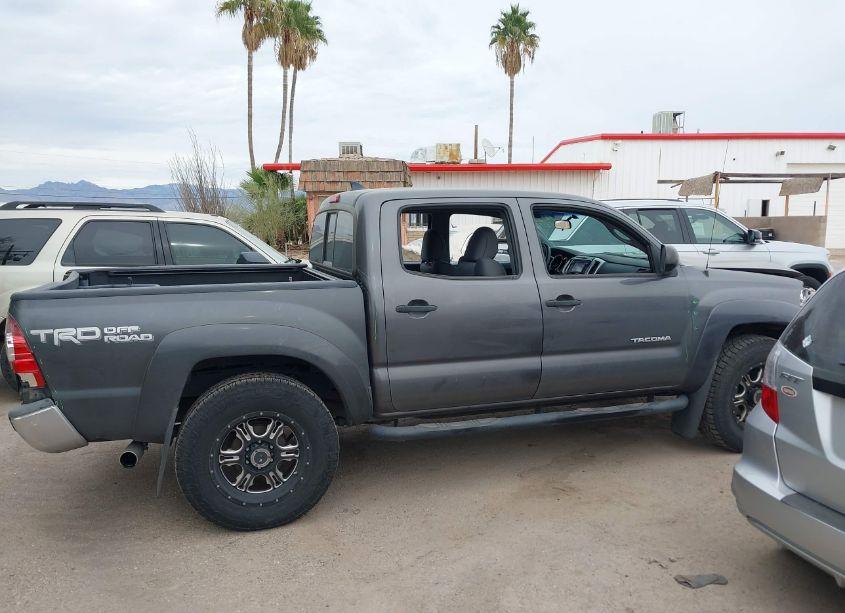 Photo 13 of 2015 Toyota Tacoma DOUBLE CAB PRERUNNER (VIN 5TFJU4GN9FX074552)