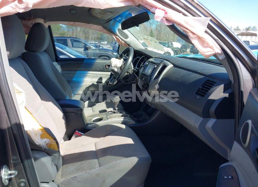 Photo 5 of 2015 Toyota Tacoma PRERUNNER V6 (VIN 5TFJU4GN9FX085471)