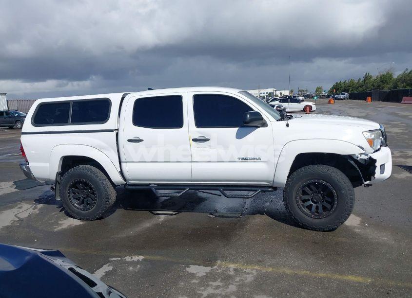 Photo 13 of 2015 Toyota Tacoma PRERUNNER V6 (VIN 5TFJU4GN9FX089732)