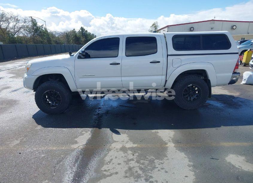 Photo 14 of 2015 Toyota Tacoma PRERUNNER V6 (VIN 5TFJU4GN9FX089732)