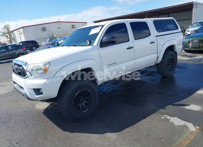 Photo 2 of 2015 Toyota Tacoma PRERUNNER V6 (VIN 5TFJU4GN9FX089732)