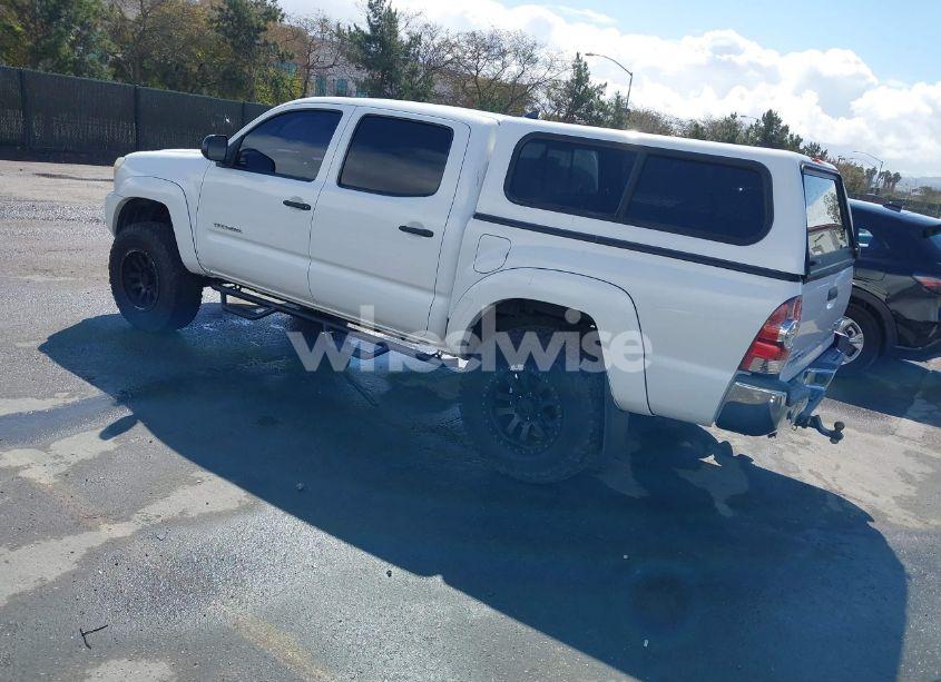 Photo 3 of 2015 Toyota Tacoma PRERUNNER V6 (VIN 5TFJU4GN9FX089732)