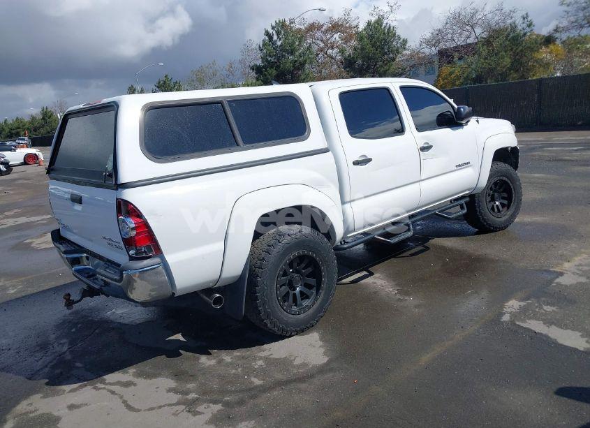 Photo 4 of 2015 Toyota Tacoma PRERUNNER V6 (VIN 5TFJU4GN9FX089732)