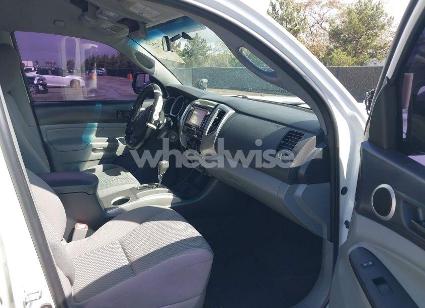 Photo 5 of 2015 Toyota Tacoma PRERUNNER V6 (VIN 5TFJU4GN9FX089732)