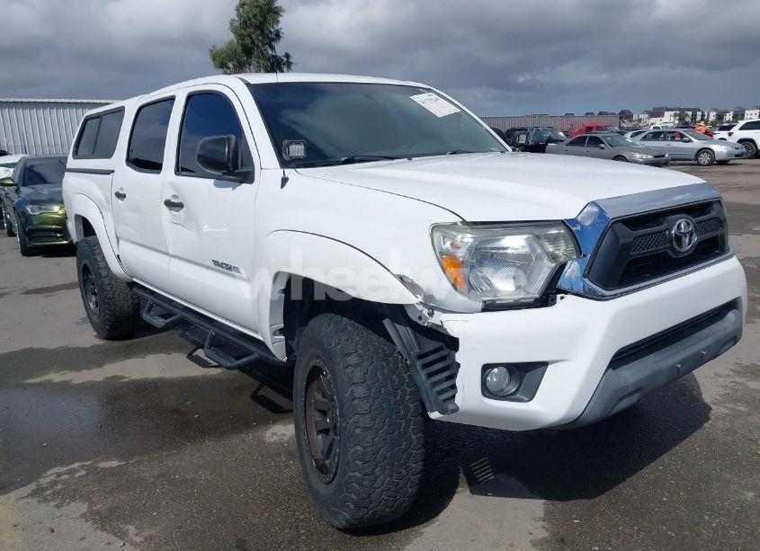 Photo 6 of 2015 Toyota Tacoma PRERUNNER V6 (VIN 5TFJU4GN9FX089732)