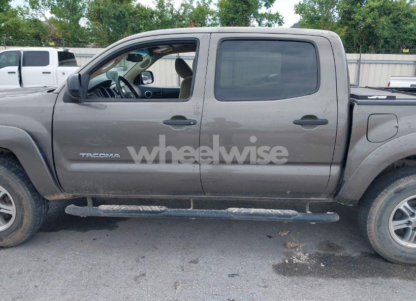 Photo 15 of 2011 Toyota Tacoma PRERUNNER V6 (VIN 5TFJU4GNXBX010448)