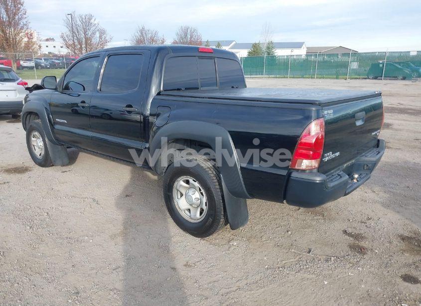 Photo 3 of 2015 Toyota Tacoma PRERUNNER V6 (VIN 5TFJU4GNXFX076634)