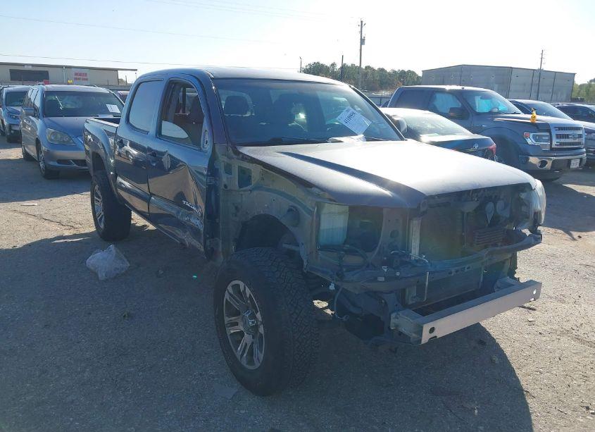 2015 Toyota Tacoma PRERUNNER V6 (VIN 5TFJU4GNXFX079677) main photo