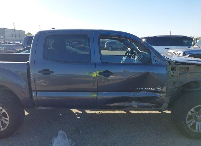 Photo 13 of 2015 Toyota Tacoma PRERUNNER V6 (VIN 5TFJU4GNXFX079677)