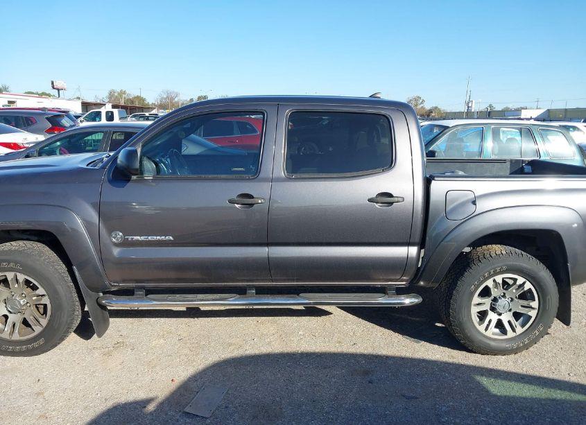 Photo 14 of 2015 Toyota Tacoma PRERUNNER V6 (VIN 5TFJU4GNXFX079677)