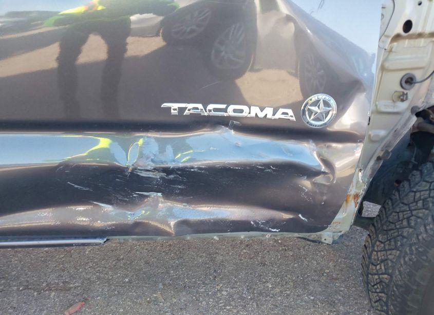 Photo 18 of 2015 Toyota Tacoma PRERUNNER V6 (VIN 5TFJU4GNXFX079677)