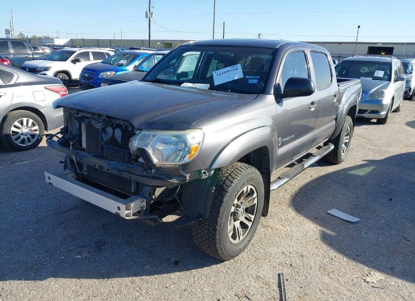 Photo 2 of 2015 Toyota Tacoma PRERUNNER V6 (VIN 5TFJU4GNXFX079677)