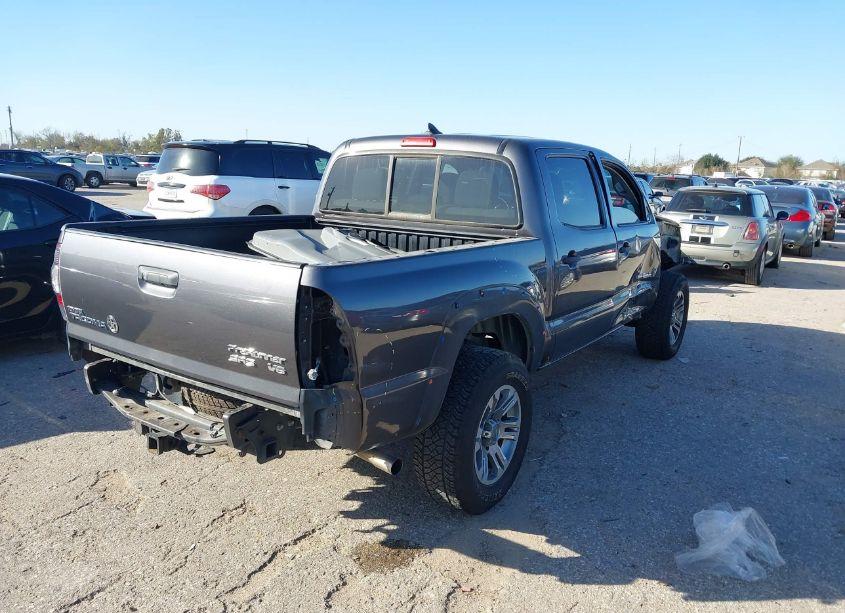 Photo 4 of 2015 Toyota Tacoma PRERUNNER V6 (VIN 5TFJU4GNXFX079677)