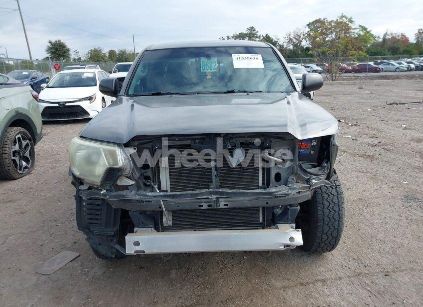 Photo 12 of 2015 Toyota Tacoma (VIN 5TFJX4CN1FX047570)