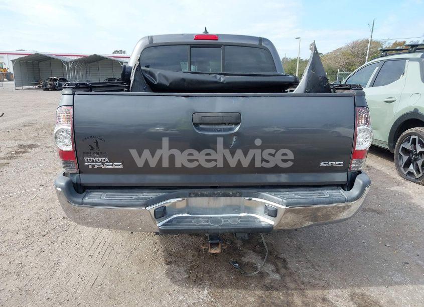 Photo 16 of 2015 Toyota Tacoma (VIN 5TFJX4CN1FX047570)