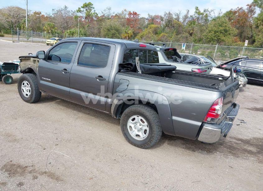 Photo 3 of 2015 Toyota Tacoma (VIN 5TFJX4CN1FX047570)