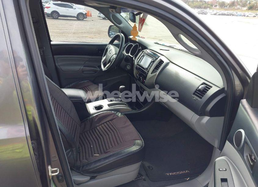 Photo 5 of 2015 Toyota Tacoma (VIN 5TFJX4CN1FX047570)