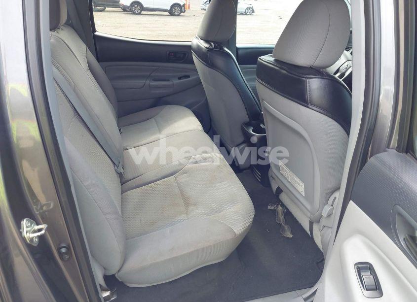 Photo 8 of 2015 Toyota Tacoma (VIN 5TFJX4CN1FX047570)