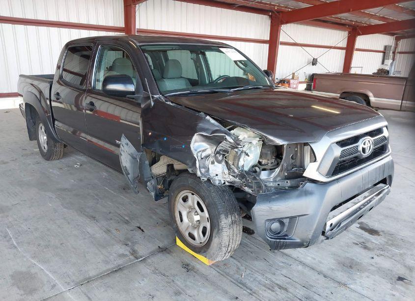 2015 Toyota Tacoma (VIN 5TFJX4CN1FX057144) main photo
