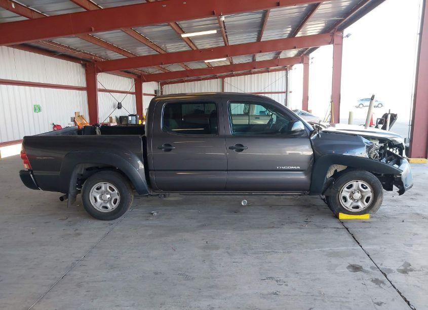 Photo 14 of 2015 Toyota Tacoma (VIN 5TFJX4CN1FX057144)