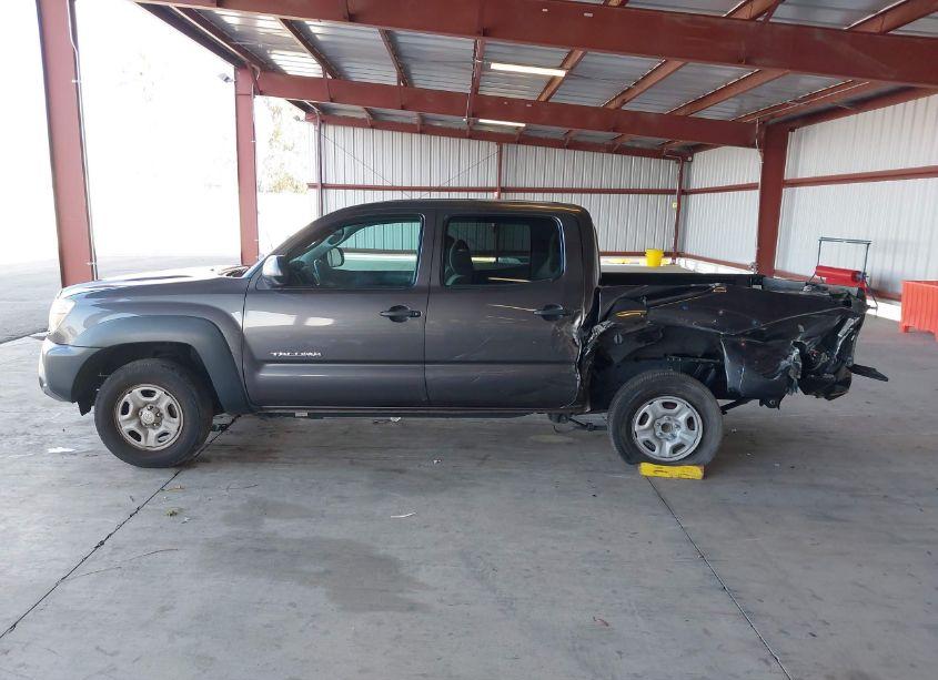 Photo 15 of 2015 Toyota Tacoma (VIN 5TFJX4CN1FX057144)