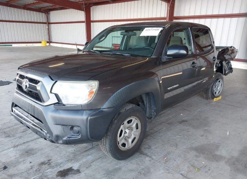 Photo 2 of 2015 Toyota Tacoma (VIN 5TFJX4CN1FX057144)