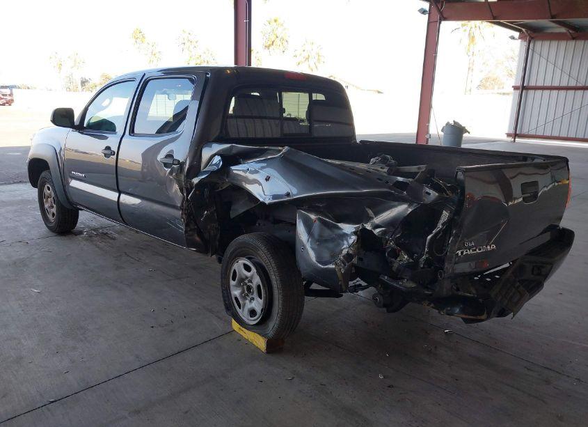 Photo 3 of 2015 Toyota Tacoma (VIN 5TFJX4CN1FX057144)