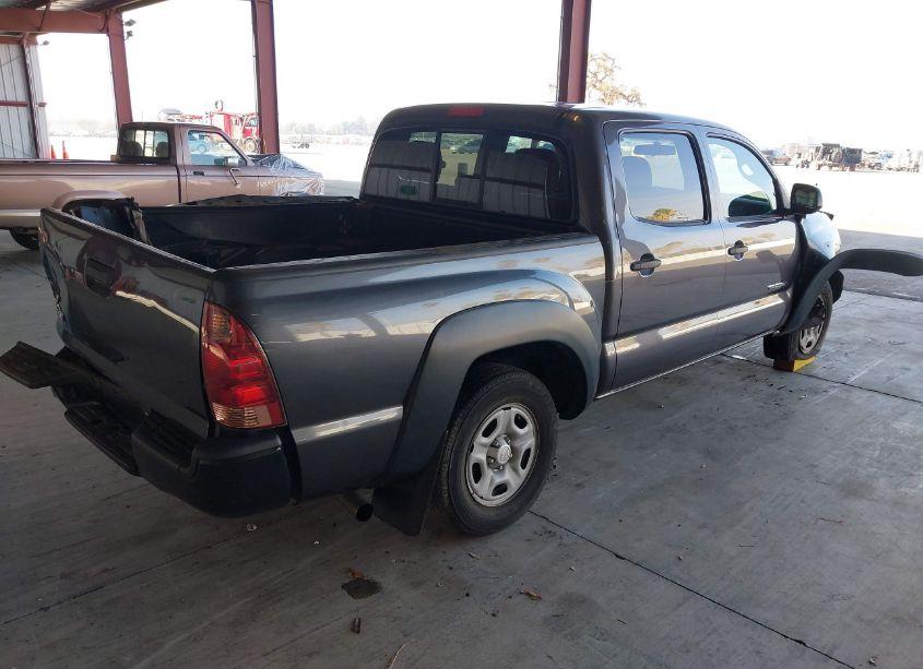 Photo 4 of 2015 Toyota Tacoma (VIN 5TFJX4CN1FX057144)