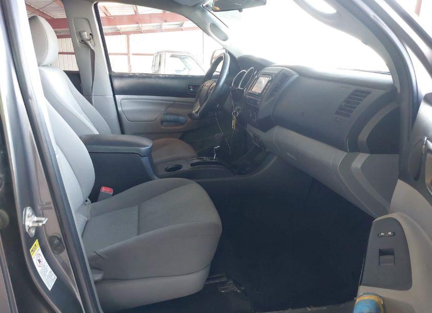 Photo 5 of 2015 Toyota Tacoma (VIN 5TFJX4CN1FX057144)