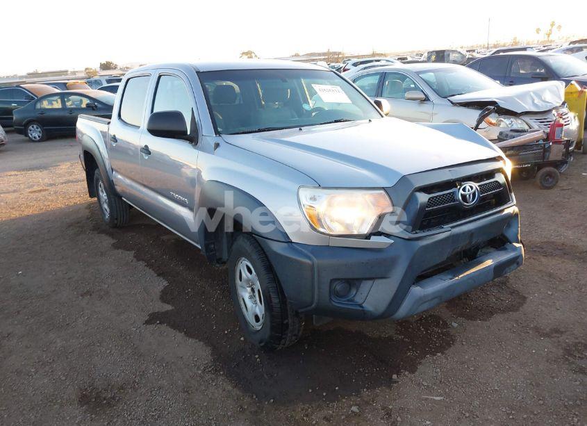 2015 Toyota Tacoma (VIN 5TFJX4CN8FX064477) main photo