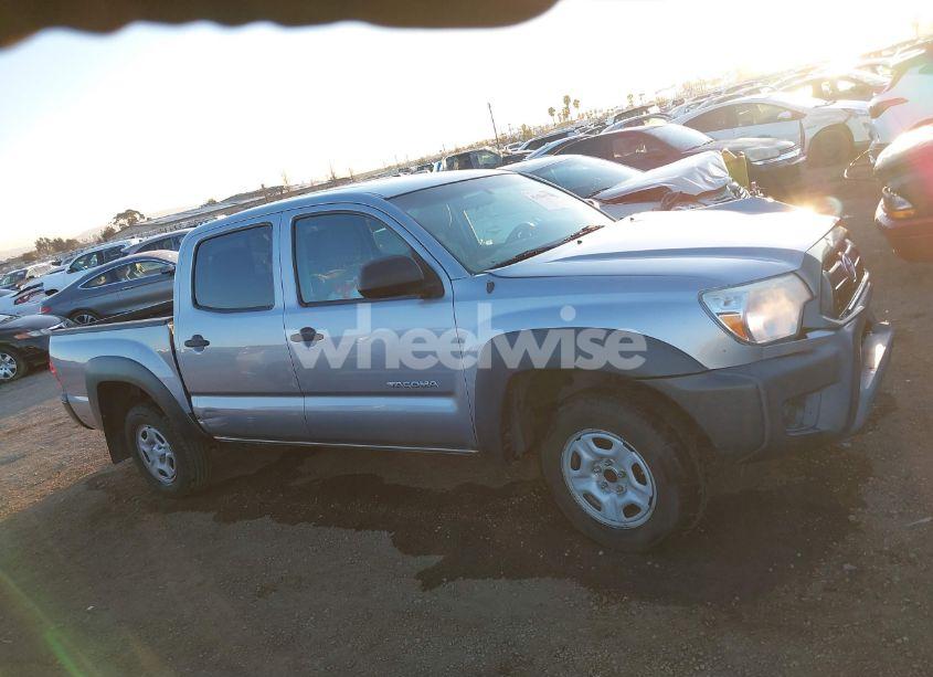 Photo 13 of 2015 Toyota Tacoma (VIN 5TFJX4CN8FX064477)