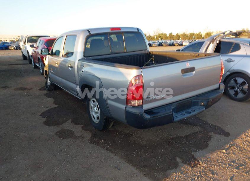 Photo 3 of 2015 Toyota Tacoma (VIN 5TFJX4CN8FX064477)