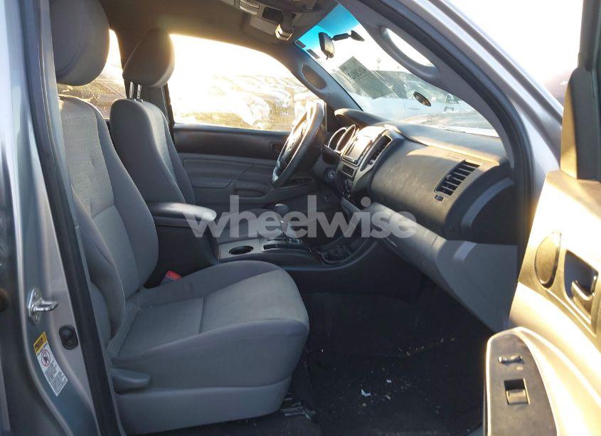 Photo 5 of 2015 Toyota Tacoma (VIN 5TFJX4CN8FX064477)
