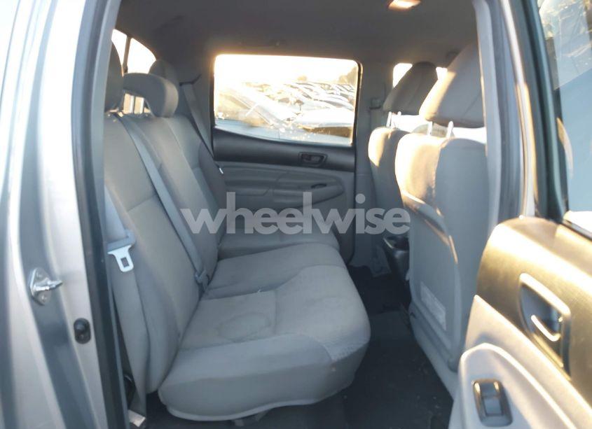 Photo 8 of 2015 Toyota Tacoma (VIN 5TFJX4CN8FX064477)