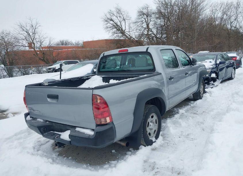 Photo 4 of 2014 Toyota Tacoma (VIN 5TFJX4CNXEX044536)