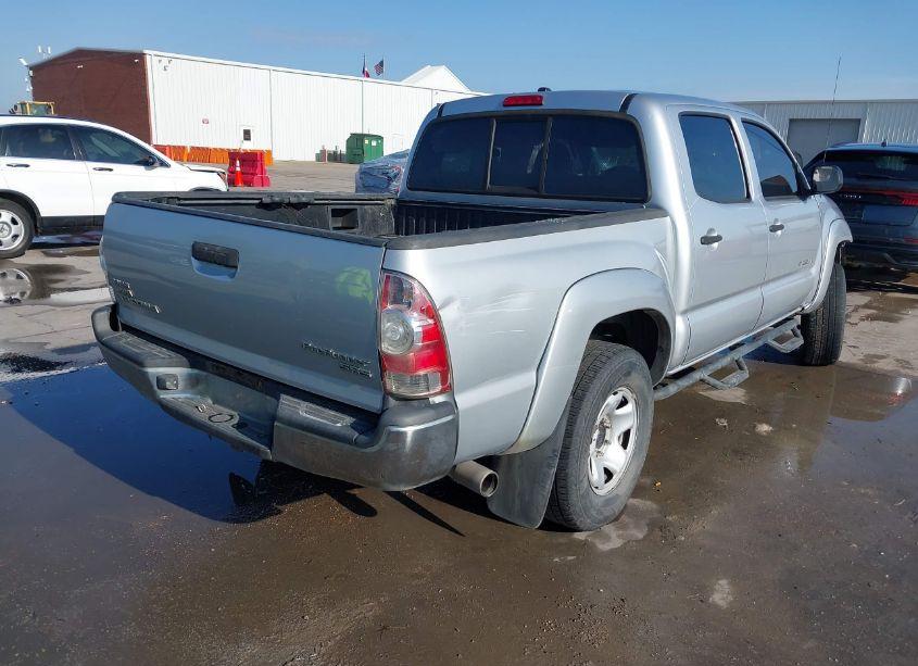 Photo 4 of 2011 Toyota Tacoma DOUBLE CAB (VIN 5TFJX4GN1BX002004)