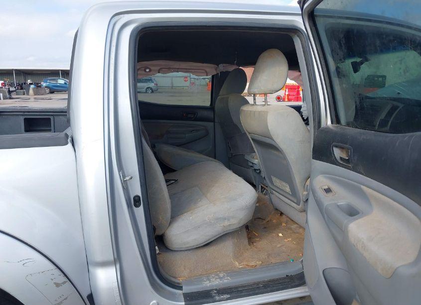 Photo 8 of 2011 Toyota Tacoma DOUBLE CAB (VIN 5TFJX4GN1BX002004)