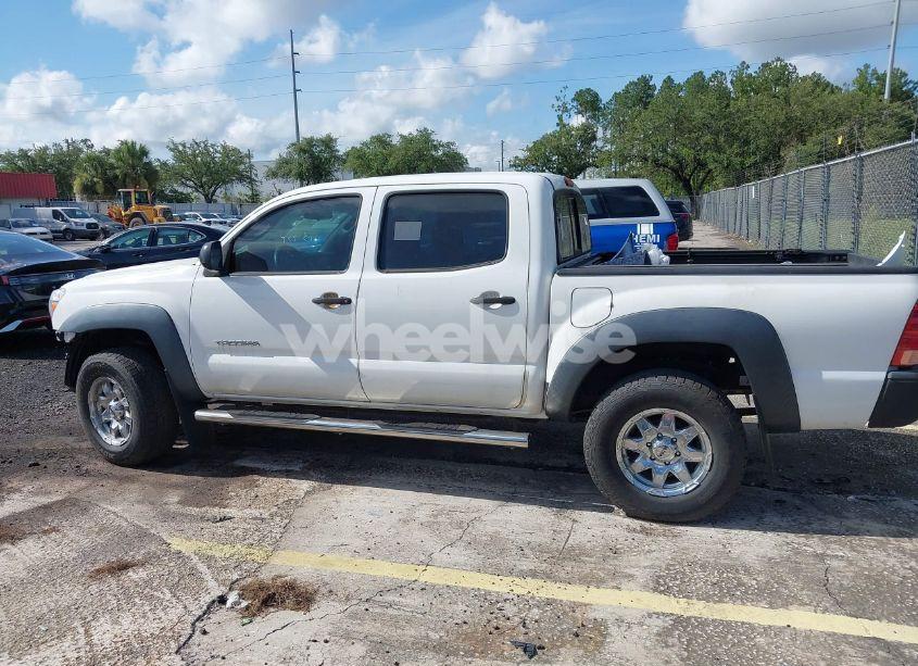 Photo 14 of 2015 Toyota Tacoma PRERUNNER (VIN 5TFJX4GN1FX037972)