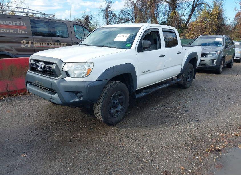 Photo 2 of 2015 Toyota Tacoma PRERUNNER (VIN 5TFJX4GN2FX039486)