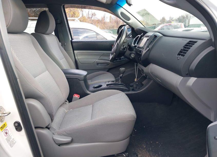 Photo 5 of 2015 Toyota Tacoma PRERUNNER (VIN 5TFJX4GN2FX039486)