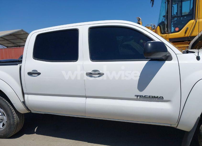 Photo 13 of 2015 Toyota Tacoma PRERUNNER (VIN 5TFJX4GN2FX040198)
