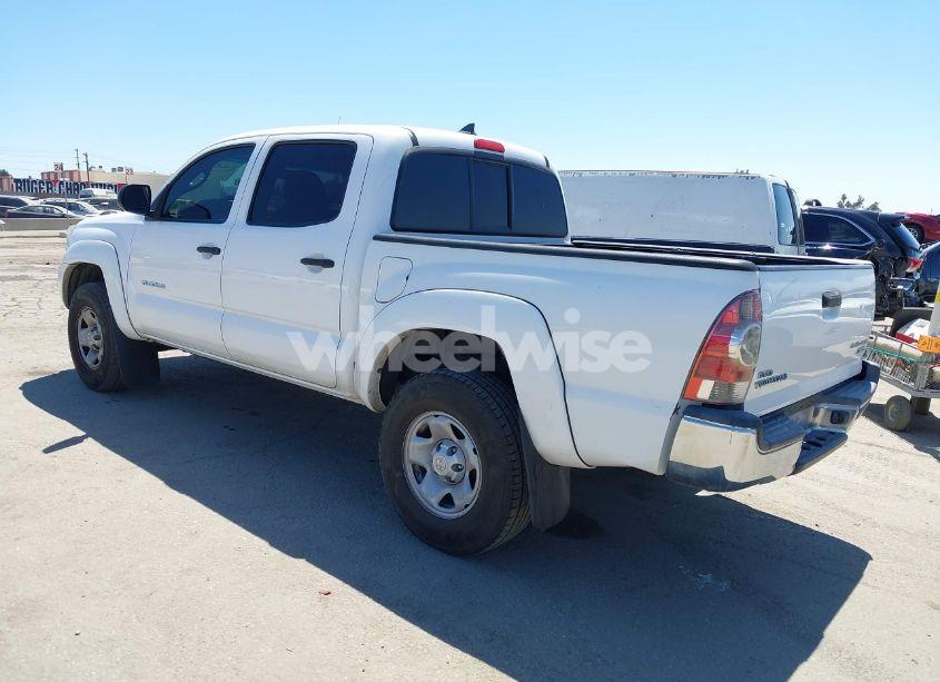 Photo 3 of 2015 Toyota Tacoma PRERUNNER (VIN 5TFJX4GN2FX040198)