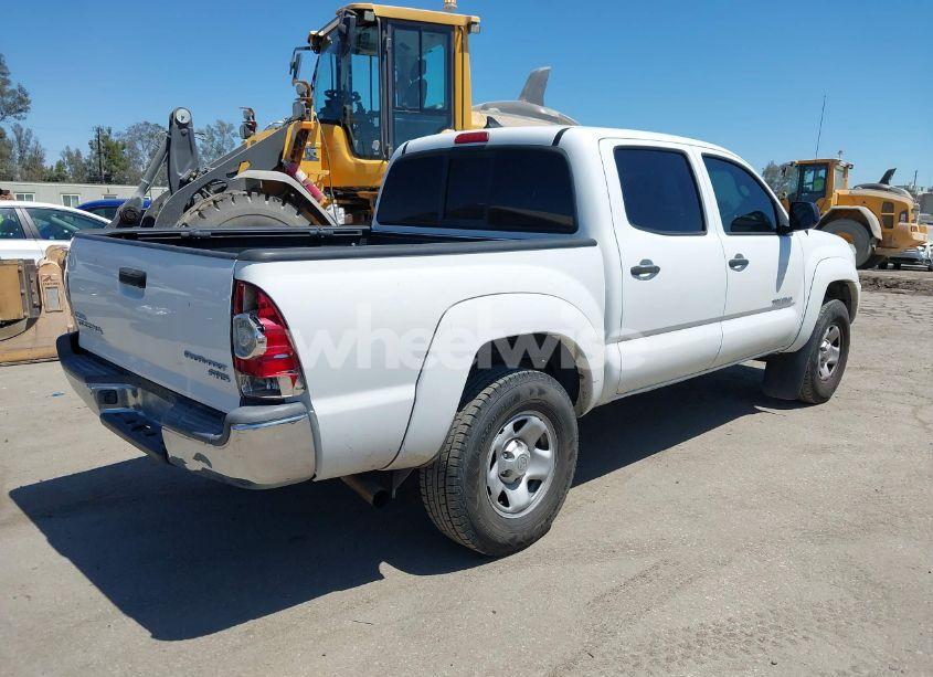 Photo 4 of 2015 Toyota Tacoma PRERUNNER (VIN 5TFJX4GN2FX040198)