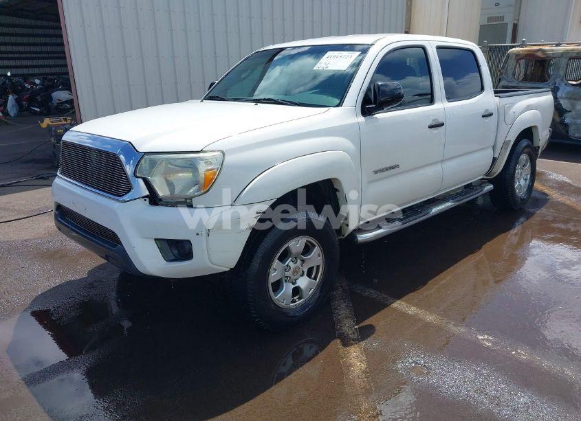 Photo 2 of 2014 Toyota Tacoma PRERUNNER (VIN 5TFJX4GN4EX032845)