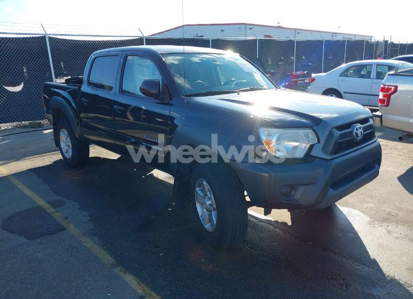 2015 Toyota Tacoma PRERUNNER (VIN 5TFJX4GN4FX039649) main photo