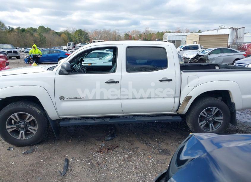 Photo 14 of 2015 Toyota Tacoma PRERUNNER (VIN 5TFJX4GN4FX042325)
