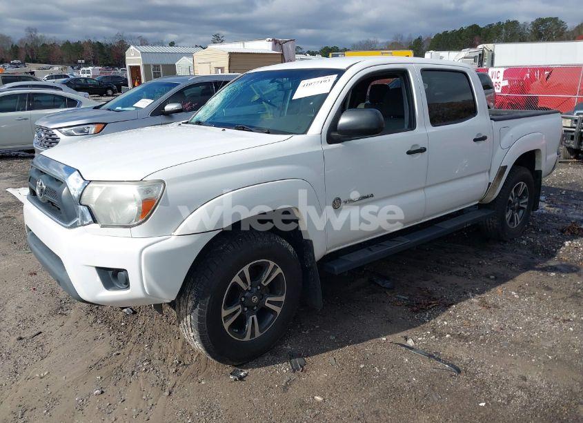 Photo 2 of 2015 Toyota Tacoma PRERUNNER (VIN 5TFJX4GN4FX042325)